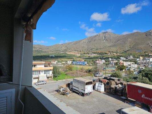 Kreta, Neapoli: Geräumige Wohnung zu verkaufen