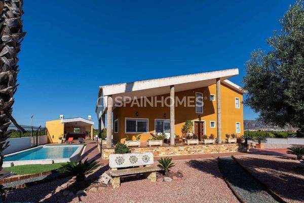 Spacious Villa with Pool and Parking in Orihuela Centro