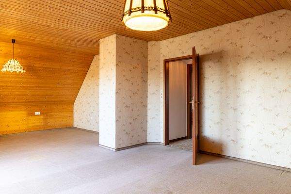 Handwerker-Projekt zur Renovierung (OKAL-Fertighaus mit PV-Anlage)