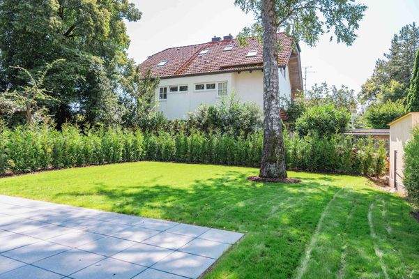 Sonniger Garten in Südausrichtung