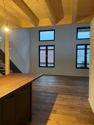 Modernes Wohnzimmer mit Holz