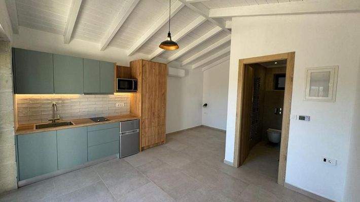 Kreta, Kournas: Malerisches Steinhaus mit bezauberndem See- und Meerblick zu verkaufen