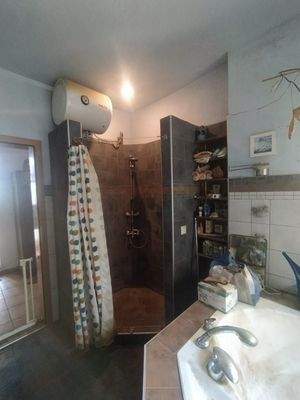 Dusche im Obergeschoß.jpg