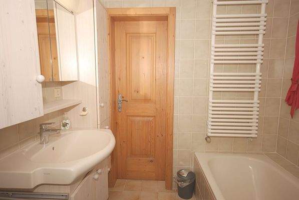 3-Zimmer-Ferienwohnung-Hochkreuz5-011-bad1.jpg