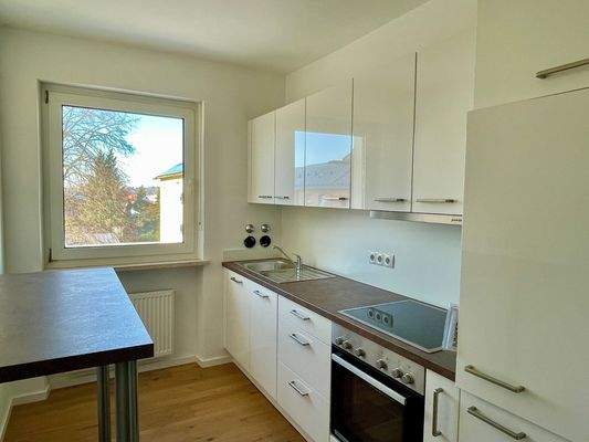 Gemütliche Küche m. Einbauküche und Essgelegenheit