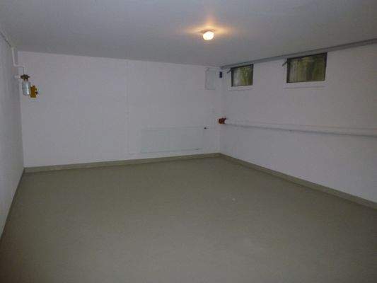 große Kellerräume!