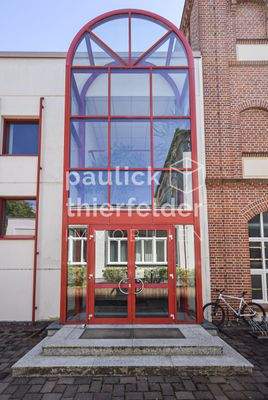 Eingang Hauptgebäude Büro