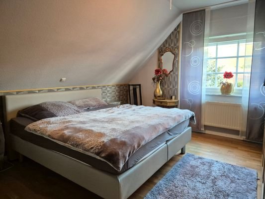 Hauptschlafzimmer DG.jpg