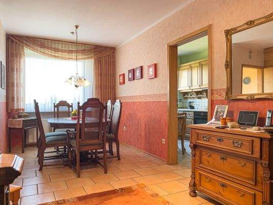 Eßecke nebst Küchenzugang