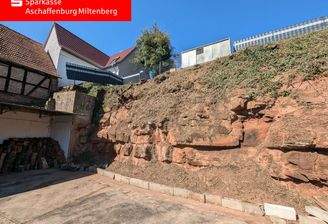 Hofraum hinter dem Nebengebäude