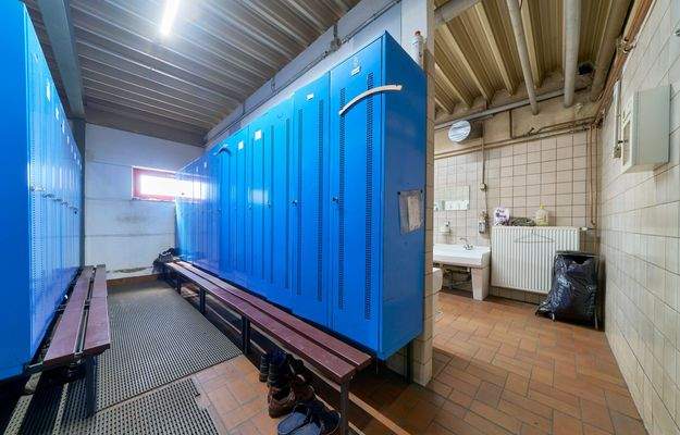 065_Sanitärräume Umkleide.jpg