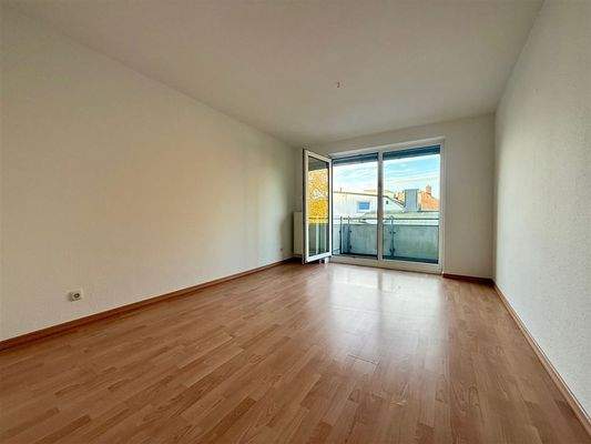 Schlafzimmer mit Balkon hinten raus