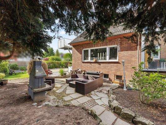 Terrasse mit Außenkamin