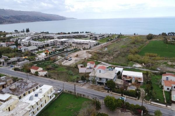 Kreta, Kolymvari: Schönes Grundstück - nur wenige Schritte vom Strand entfernt - zu verkaufen