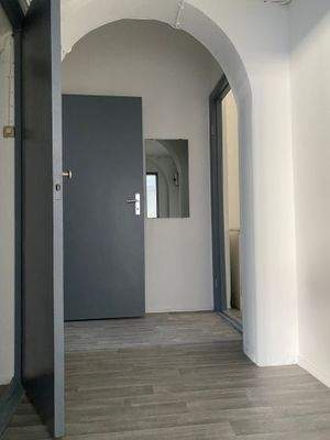 Flur zu Küche + Toiletten