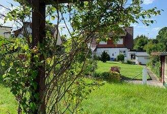 Garten hinter  dem Haus