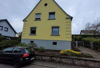 Bild 1 zeigt die Straßenansicht