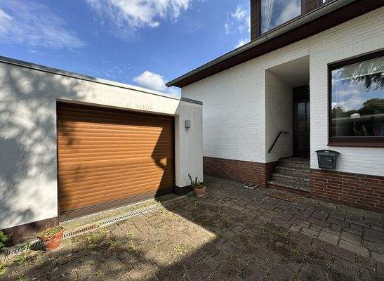 Eingangsbereich & Garage