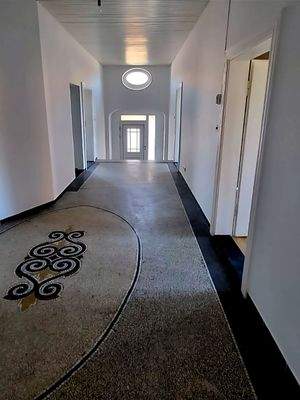 Alt trifft auf Neu- Eingangsbereich im EG