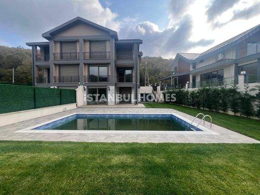 Detached Villa with Pool in a Calm Area in Sile Istanbul