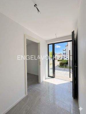 Eingangsbereich mit Garderobenzimmer