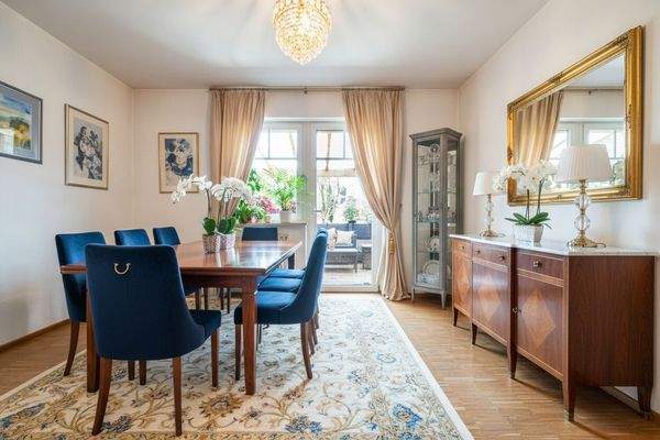 Esszimmer mit alternativer Möblierung