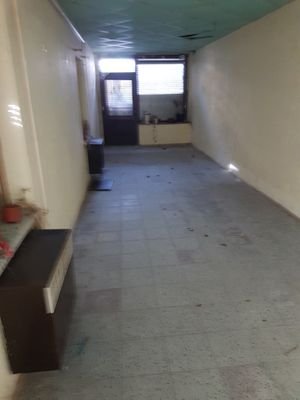 ehemaliger Laden/ Lokal  Zugang von Straße