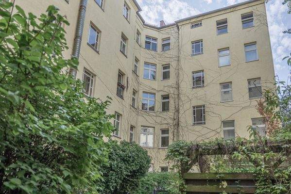 Hinterhaus & Seitenflügel