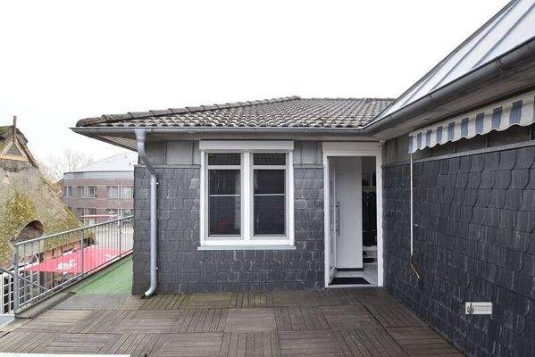 Zugang zur Wohnung im 1. OG