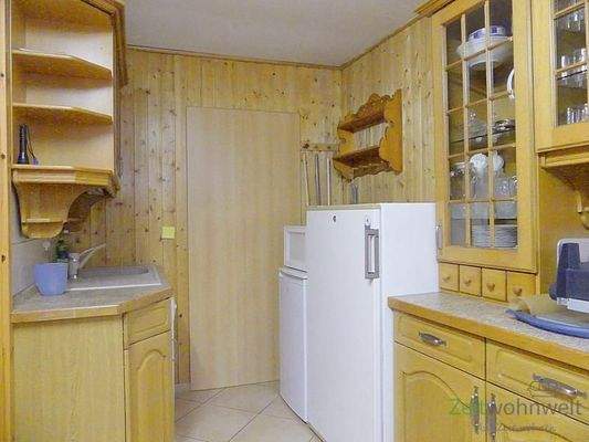 Küche, Spüle, Kühlschränke und Mikrowelle