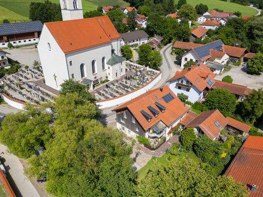 Schwindkirchen mit Blick aufs Haus