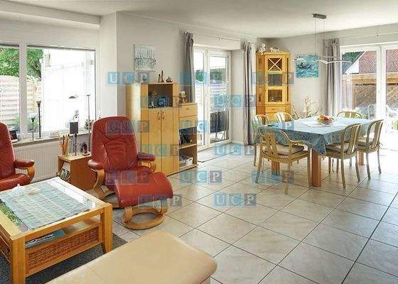 033E89E9-12EB-401B-AF2D-3BC916