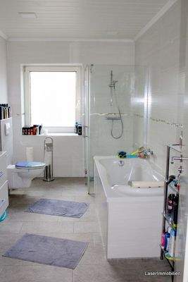 Bad mit TL-Dusche_Wanne