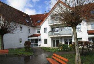 0 Vorderseite mit Blick zur Terrasse