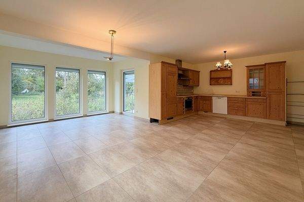 lichtdurchfluteter Wohnbereich