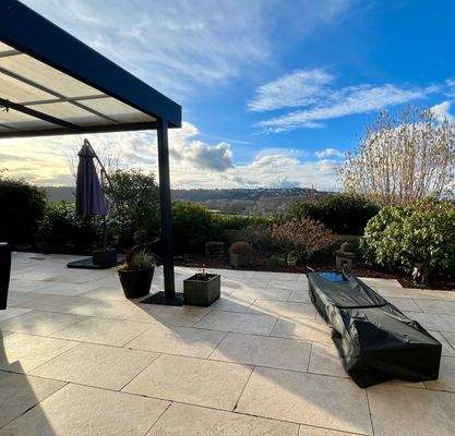 Außen_Sonnenterrasse mit Rheinblick.jpg