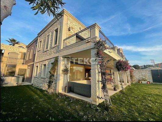 Detached Villa with Nature View and Swimming Pool in İzmir