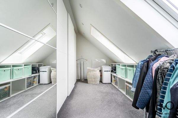 Ankleidebereich im Dachgeschoss