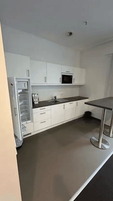 f3a0ec50-5559-4dc4-8295-4831e287448e-1896064330