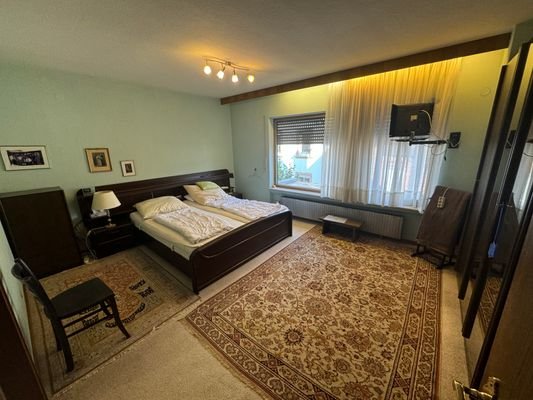Schlafzimmer 1