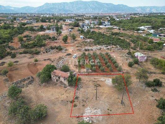 790 m² Build-Ready Land in Döşemealtı Antalya