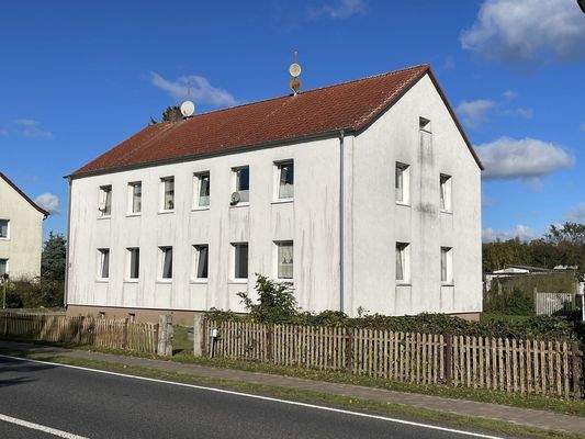 2 Haus 1 Straßenansicht und Giebelseite Ost