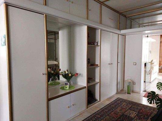 Diele mit Einbauschränken