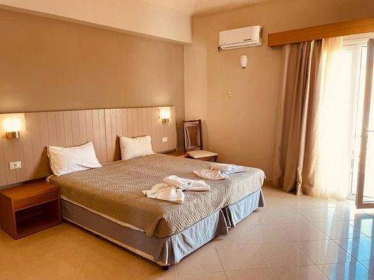 Kreta, Platanias: Luxuriöser 4-Villen-Komplex zu verkaufen, nur wenige Meter vom Meer entfernt!