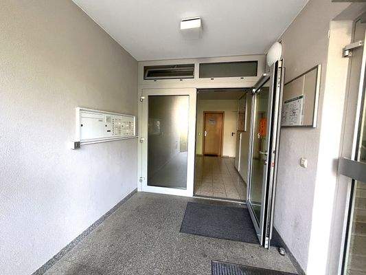 Automatische Hauseingangstüre.JPG