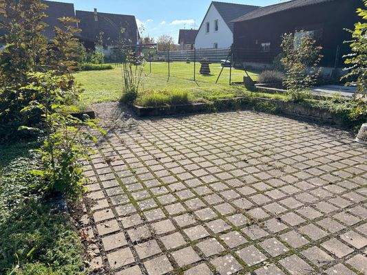 Zugang zum Garten und Stellplätze