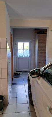 Garage mit Durchgang zum Haus