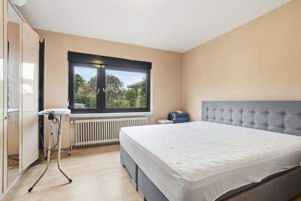 Schlafzimmer II (EG)