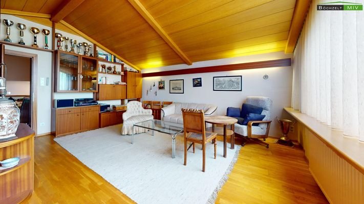 loftartiges Wohn- und Schlafzimmer im DG