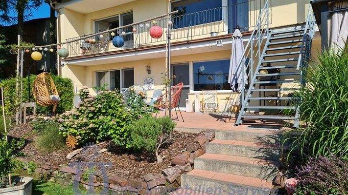 Foto 8_Terrasse - Treppe EG - Garten.jpg